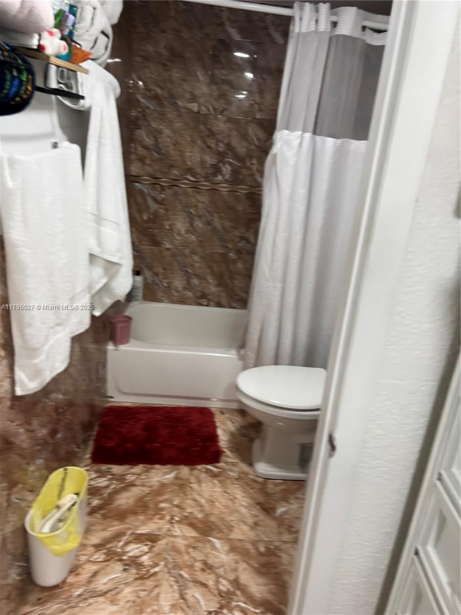 240 3 / 2 1940 sq. ft. $ 2025-11-19 0 Photo