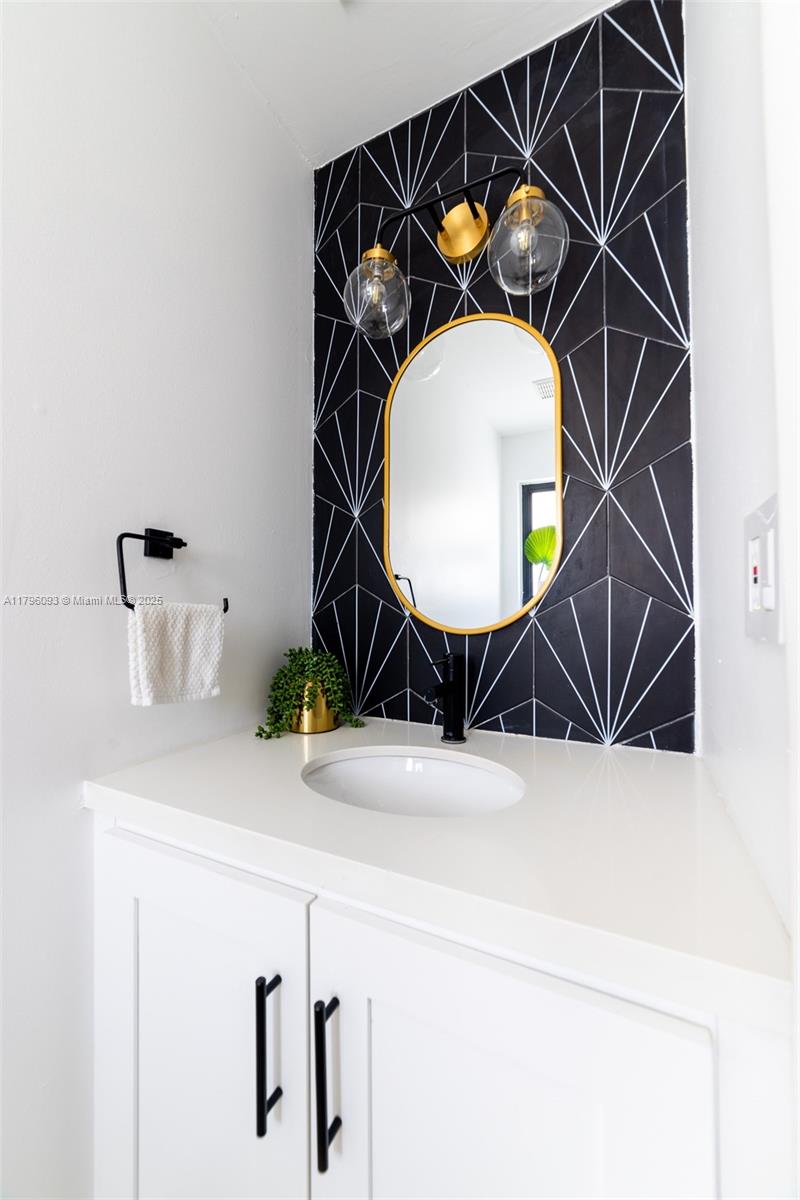 Photo of 21387 Marina Cove Cir  (21387), Aventura, Florida, 33180 - Half bathroom