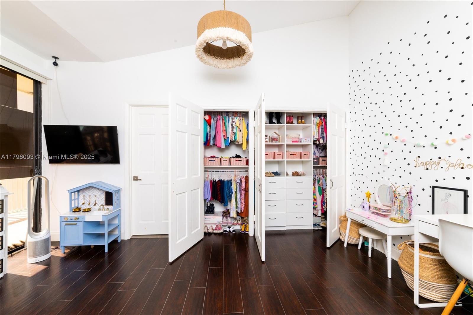 Photo of 21387 Marina Cove Cir  (21387), Aventura, Florida, 33180 - Bedroom 1 closet