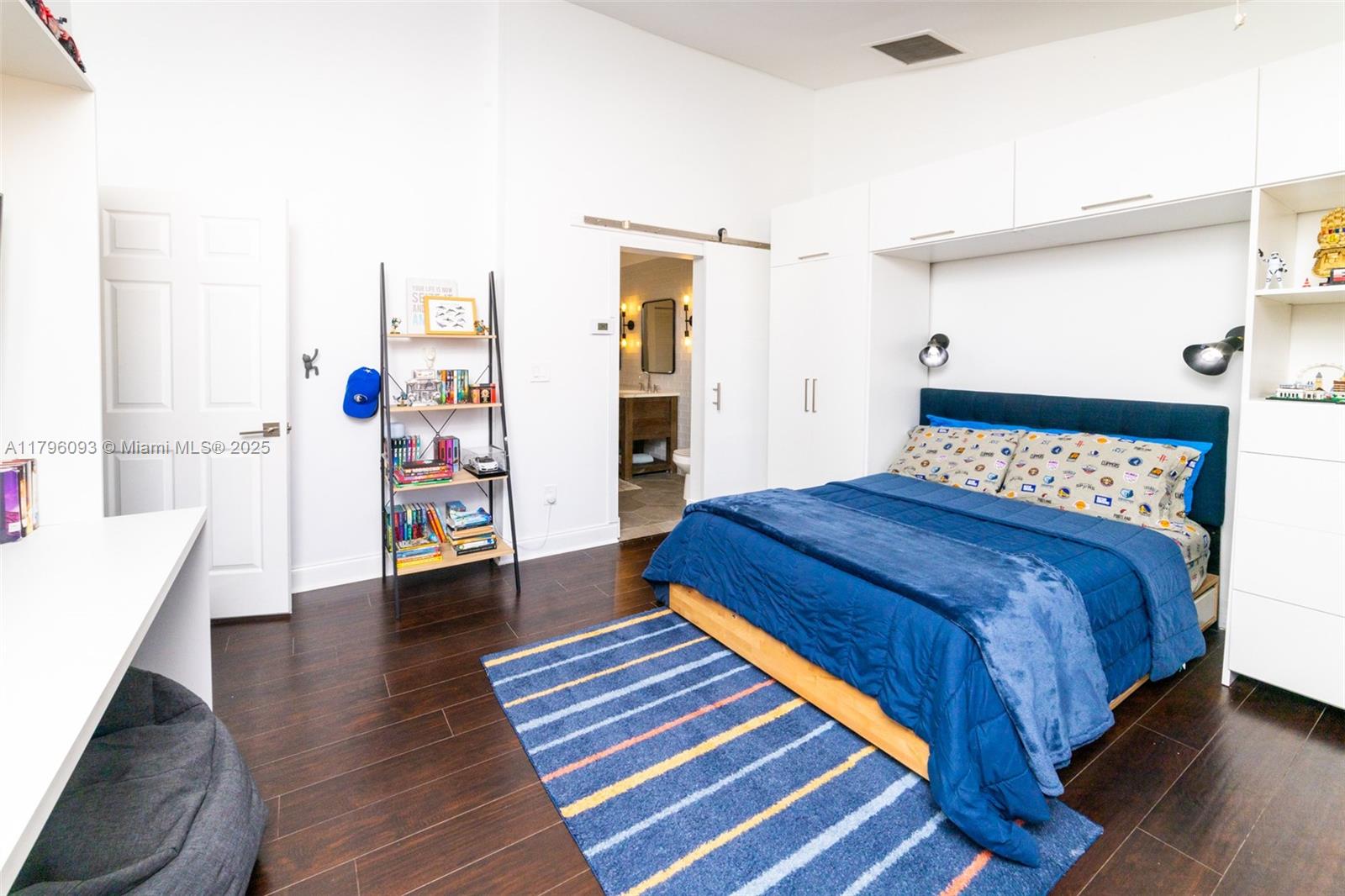 Photo of 21387 Marina Cove Cir  (21387), Aventura, Florida, 33180 - Bedroom 2