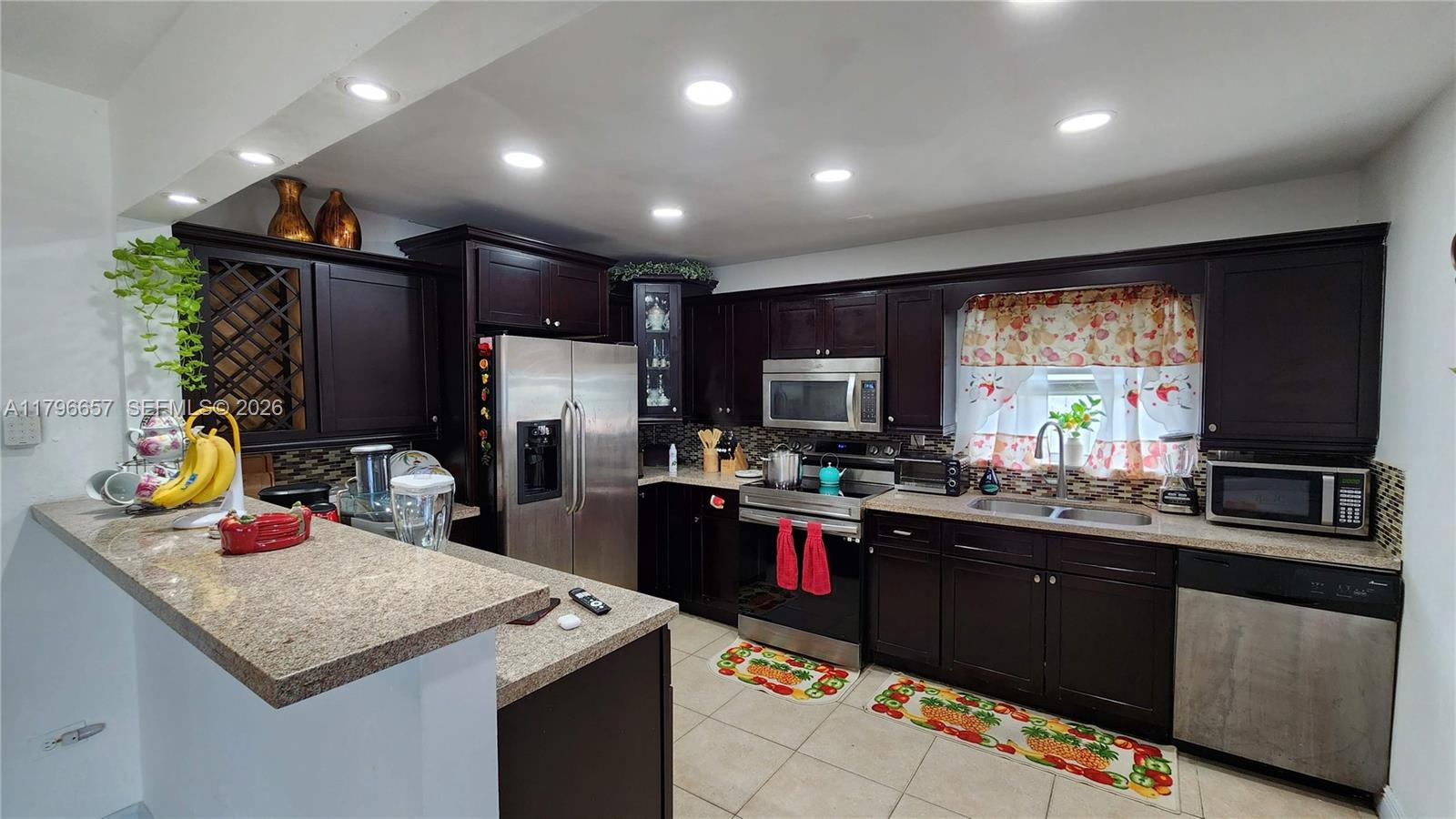6881 3 / 2 1375 sq. ft. $ 2026-10-03 0 Photo