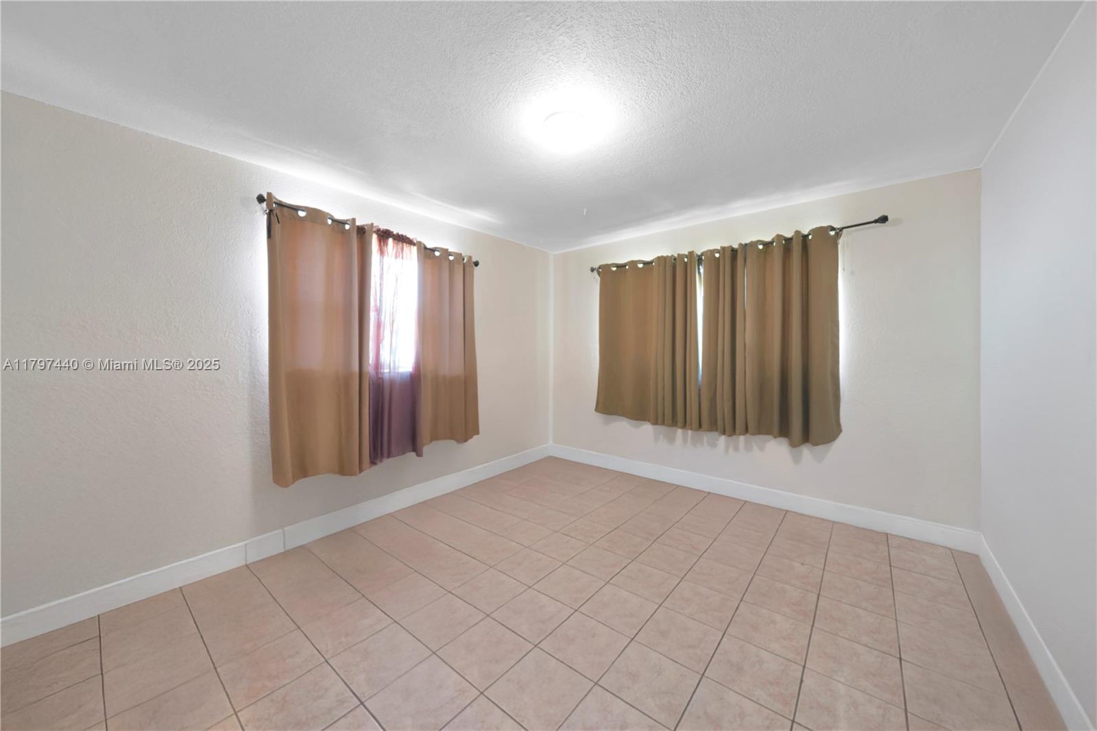 Ver detalles / 2037 sq. ft. $ 2025-05-06 0 foto