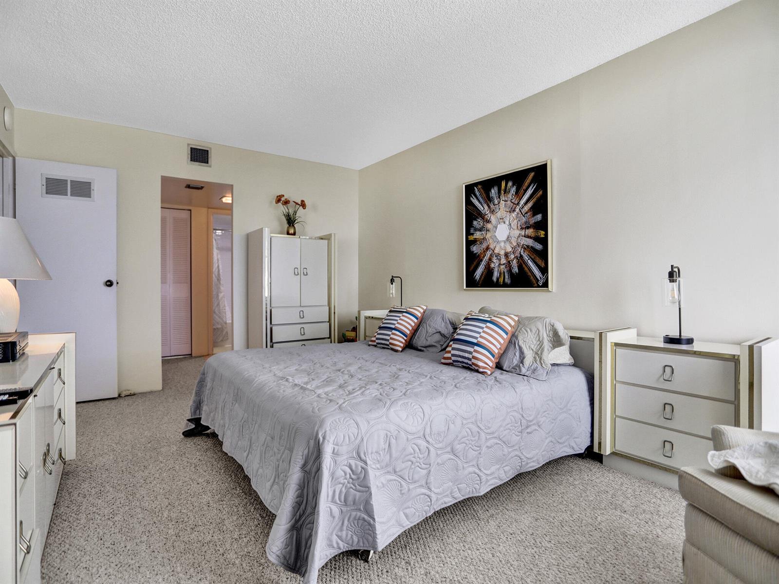 1125 2 / 2 1357 sq. ft. $ 2025-10-14 0 foto