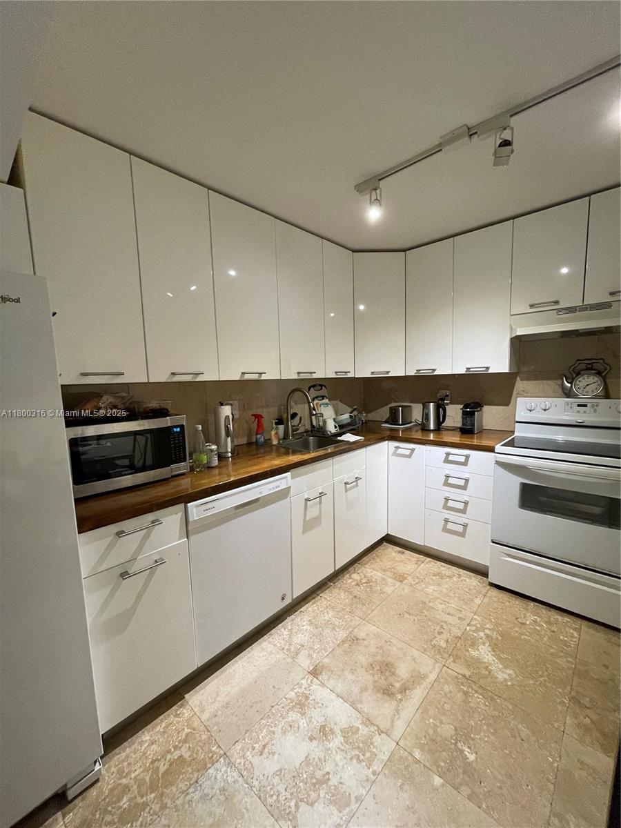 Photo of 1833 Ocean Dr  #1708, Hallandale Beach, Florida, 33009 - 