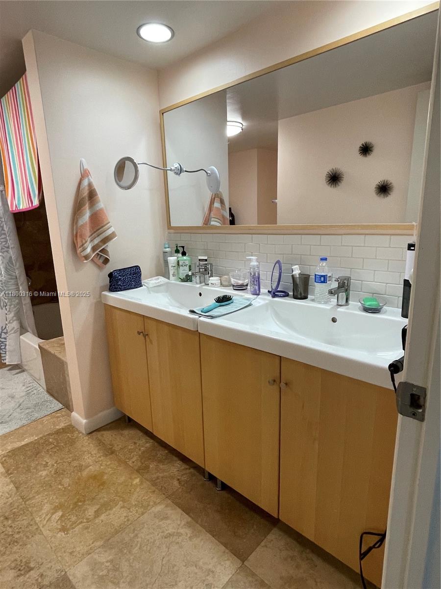 Photo of 1833 Ocean Dr  #1708, Hallandale Beach, Florida, 33009 - 