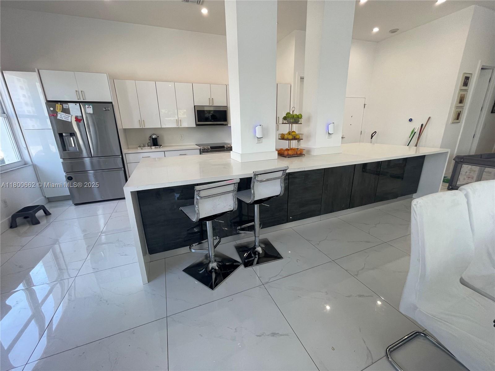 Photo of 2751 Ocean Dr  #208N, Hollywood, Florida, 33019 - Master bedroom bathroom