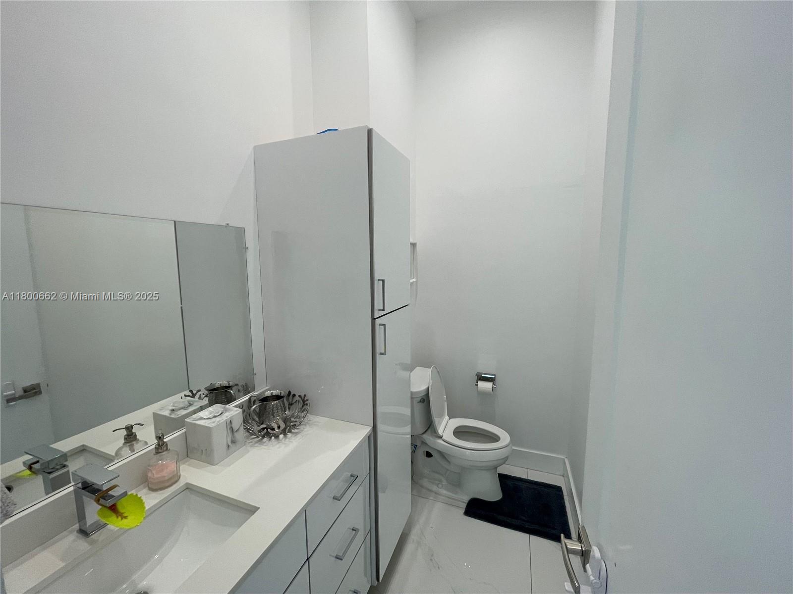 Photo of 2751 Ocean Dr  #208N, Hollywood, Florida, 33019 - PLAY ROOM