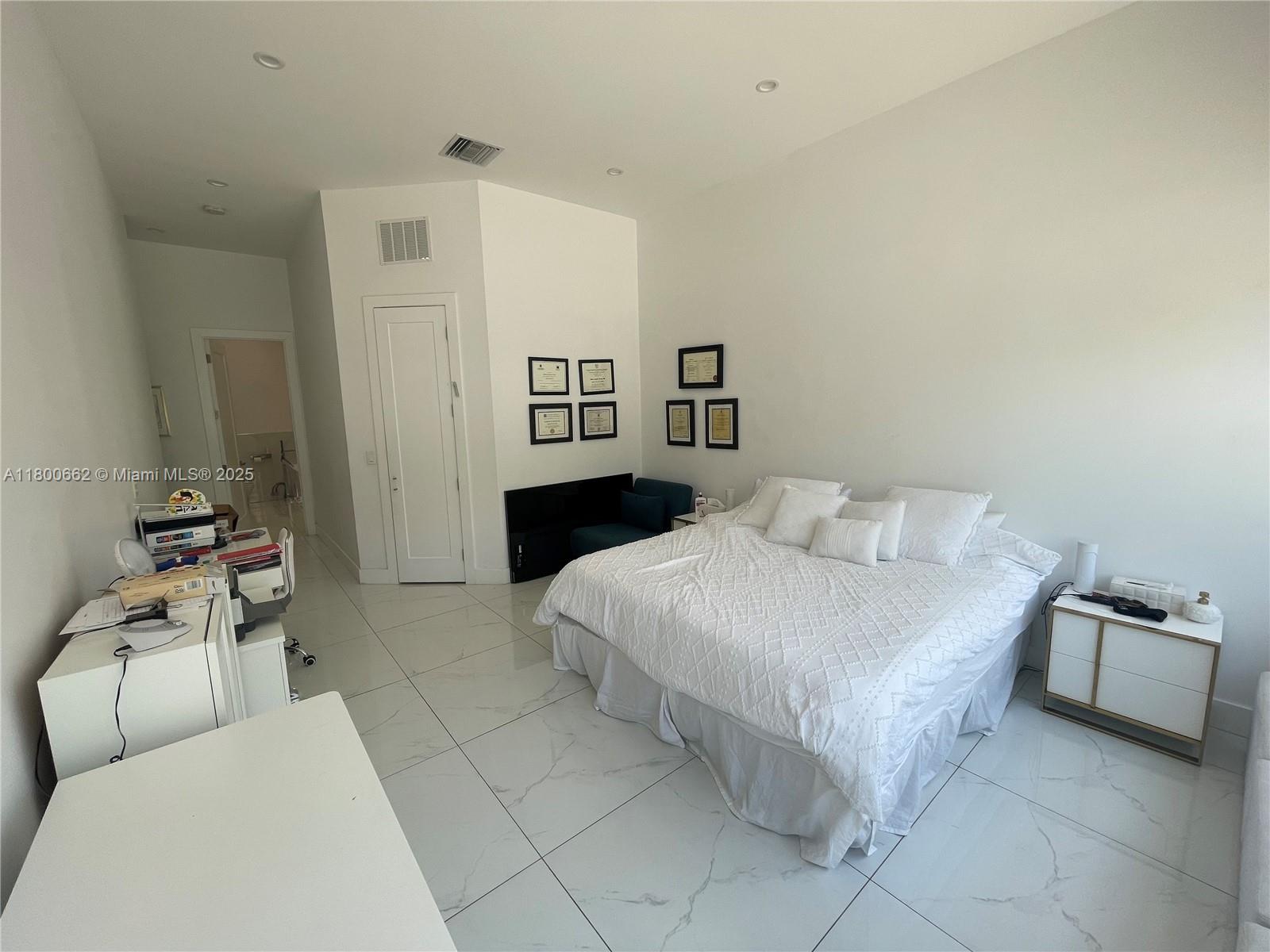 Photo of 2751 Ocean Dr  #208N, Hollywood, Florida, 33019 - 