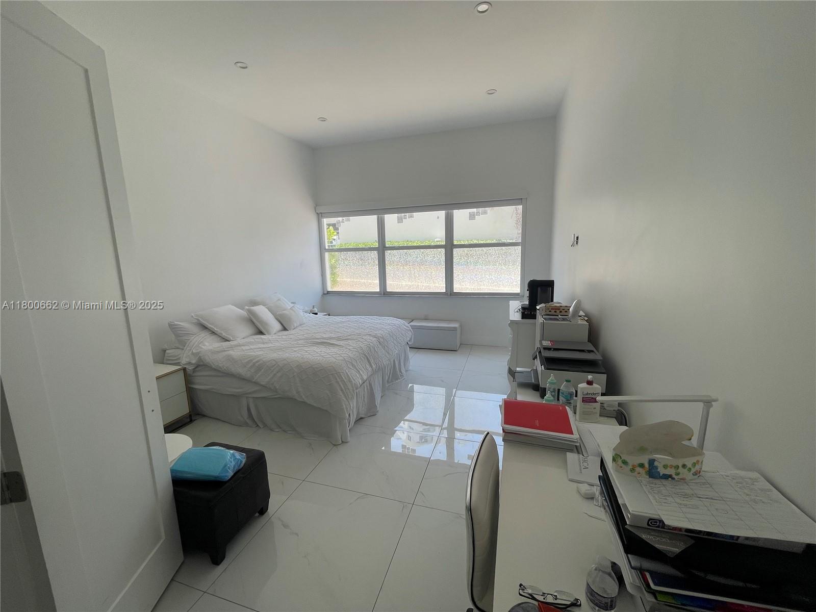 Photo of 2751 Ocean Dr  #208N, Hollywood, Florida, 33019 - Third bedroom