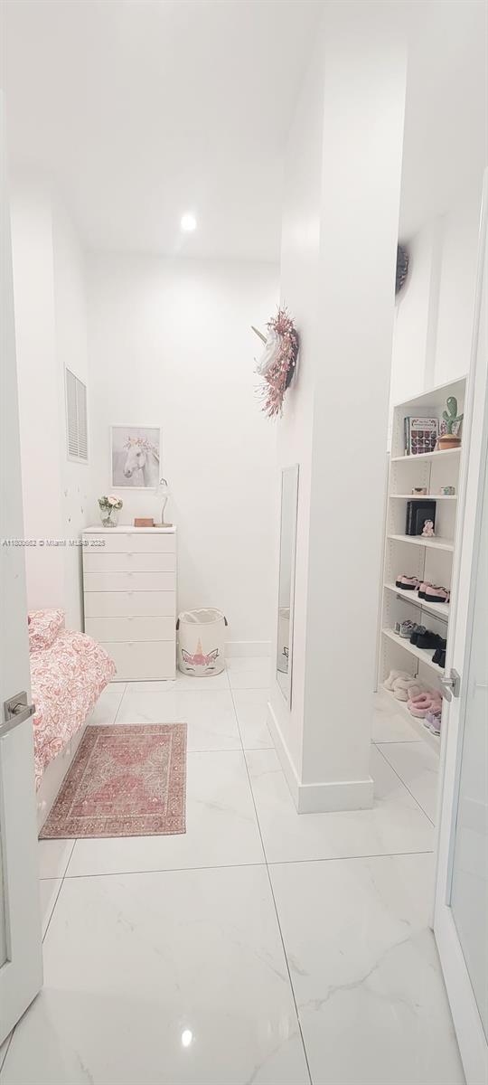Photo of 2751 Ocean Dr  #208N, Hollywood, Florida, 33019 - 