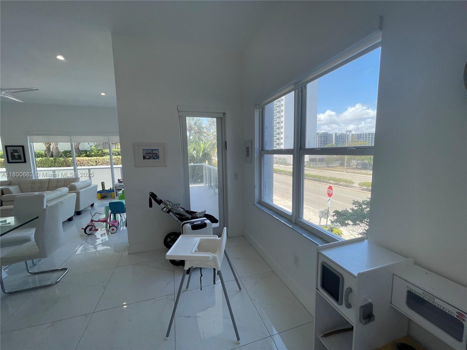 Photo of 2751 Ocean Dr  #208N, Hollywood, Florida, 33019 - Second bedroom bathroom