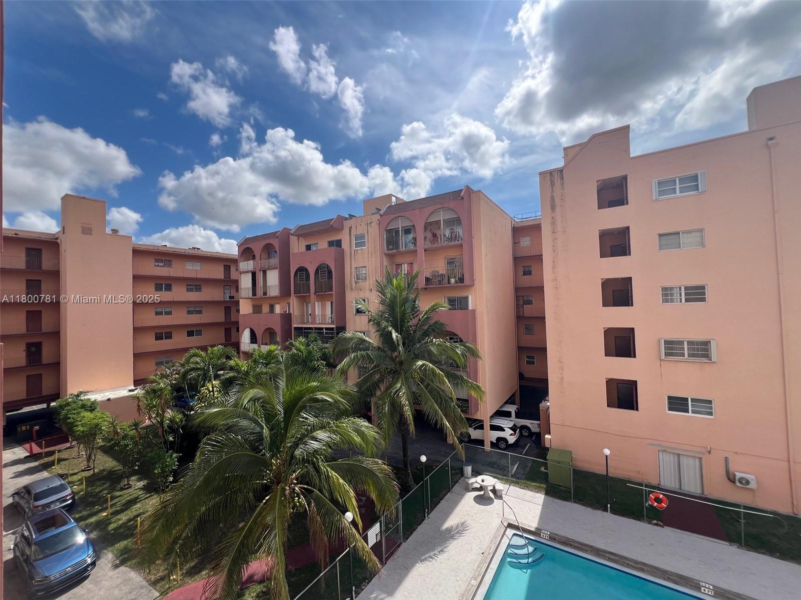Ver detalles 118 3 / 2 1177 sq. ft. $ 2025-06-09 0 foto