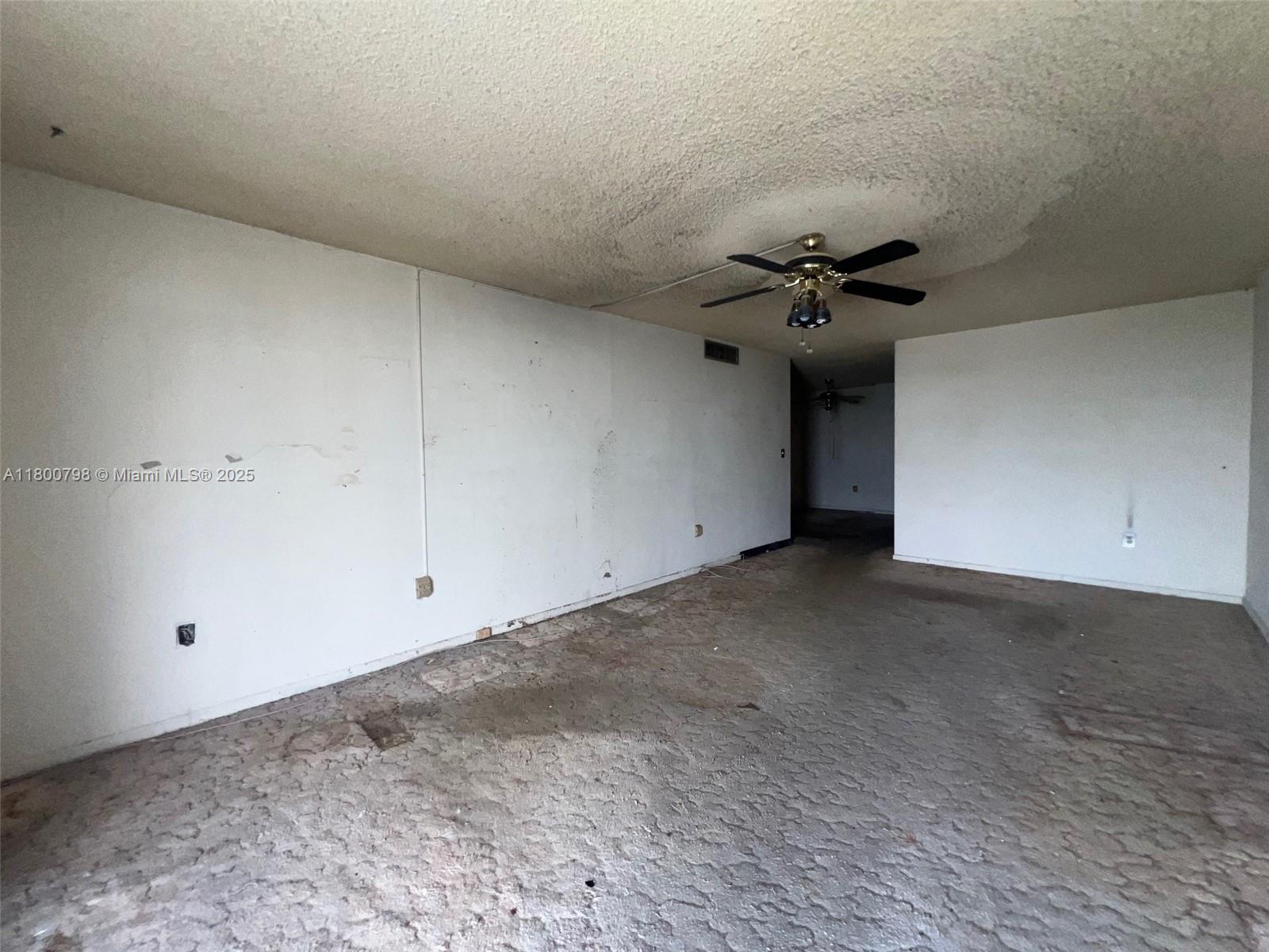 See details 810 1 / 1 875 sq. ft. $ 2025-08-19 0 Photo