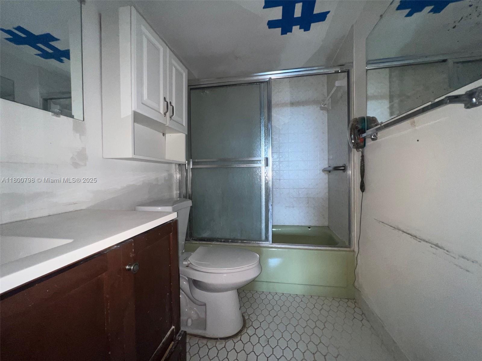 See details 810 1 / 1 875 sq. ft. $ 2025-08-19 0 Photo
