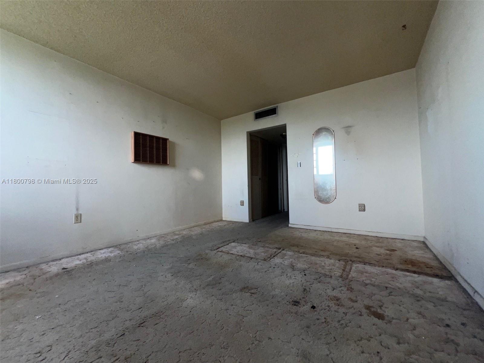 See details 810 1 / 1 875 sq. ft. $ 2025-08-19 0 Photo