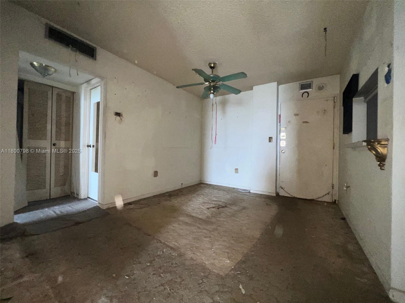See details 810 1 / 1 875 sq. ft. $ 2025-08-19 0 Photo