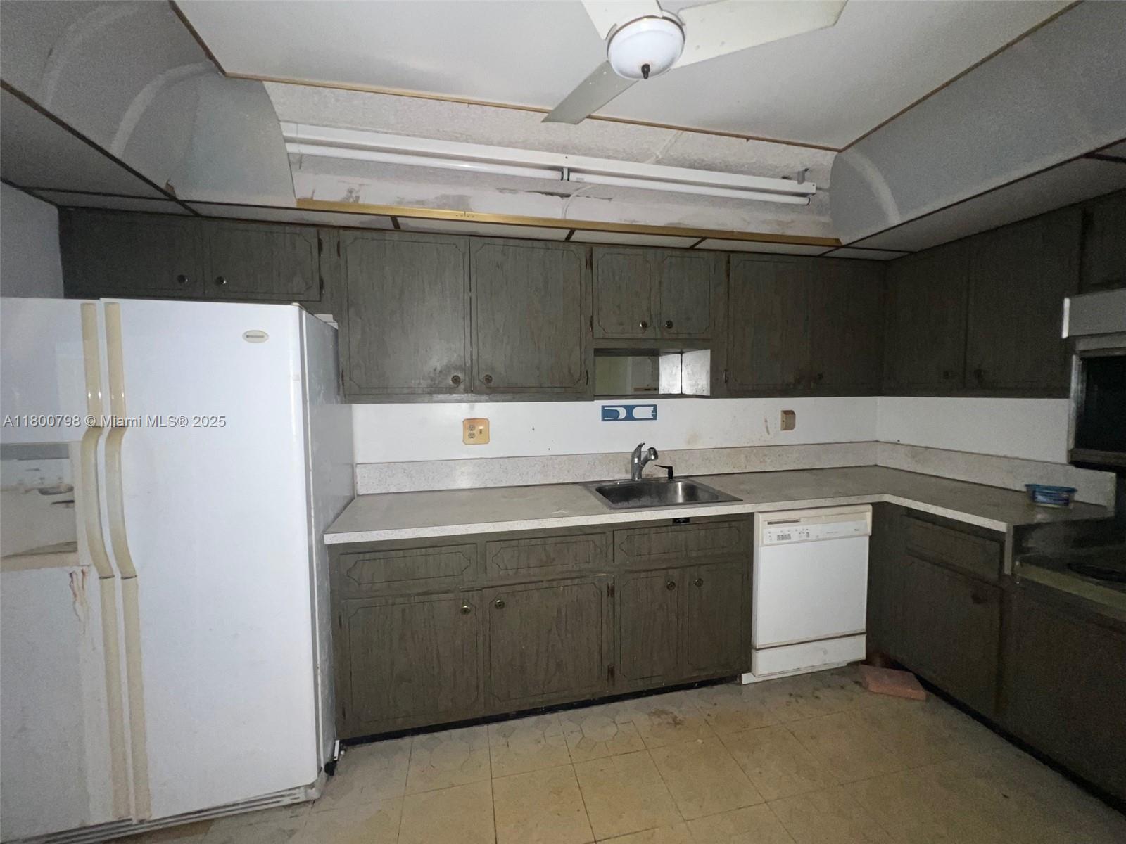See details 810 1 / 1 875 sq. ft. $ 2025-08-19 0 Photo