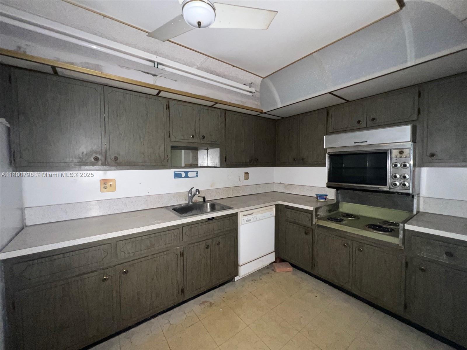 See details 810 1 / 1 875 sq. ft. $ 2025-08-19 0 Photo