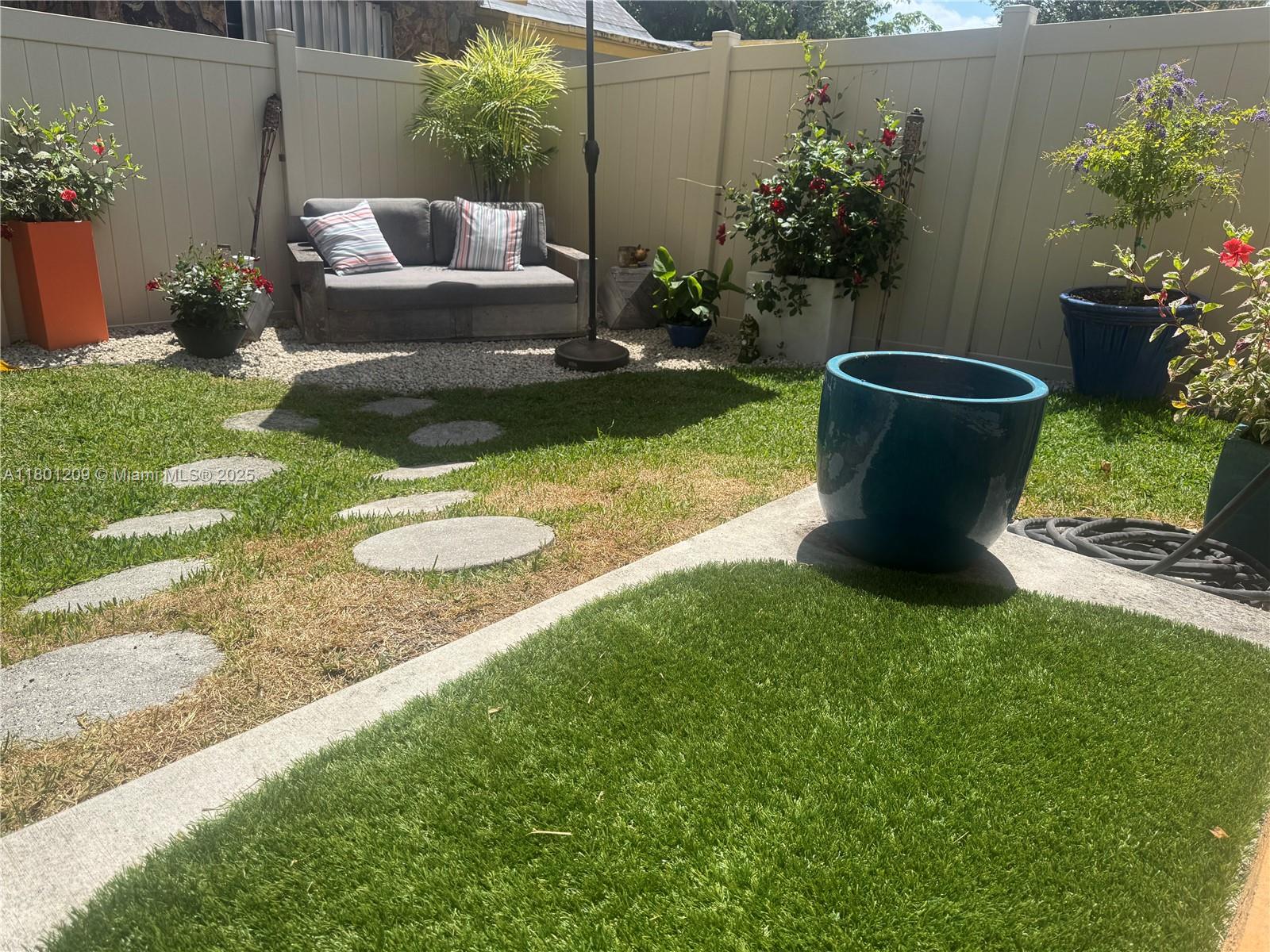 See details / 2840 sq. ft. $ 2025-07-25 0 Photo