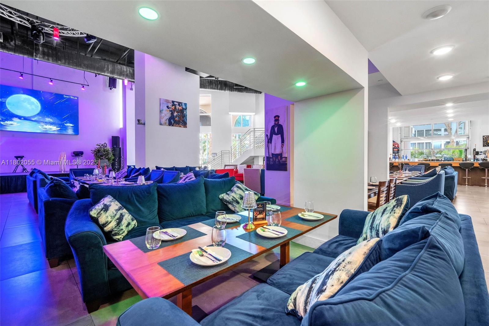   /   sq. ft. $ 2025-10-01 0 foto