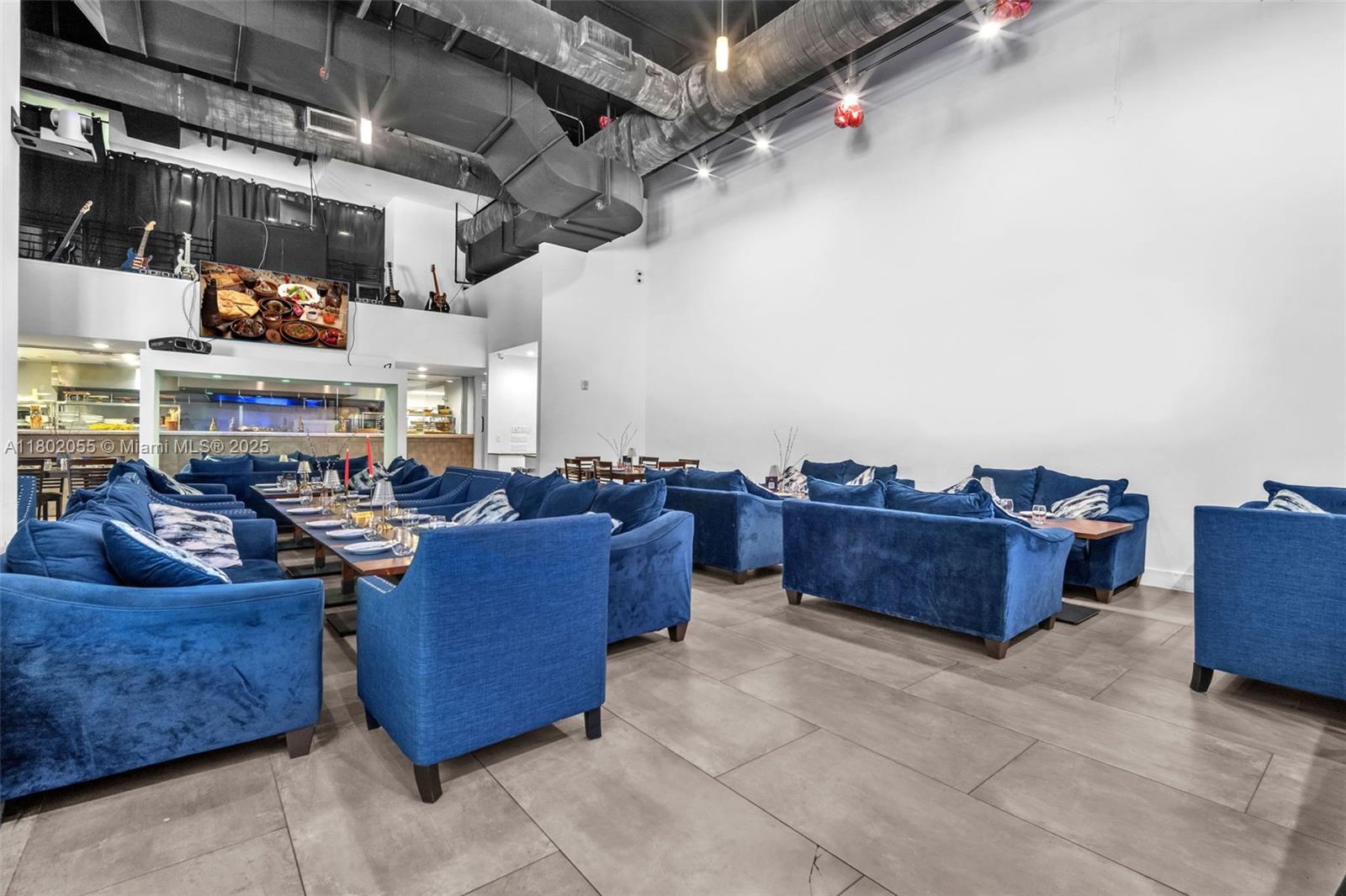   /   sq. ft. $ 2025-10-01 0 foto