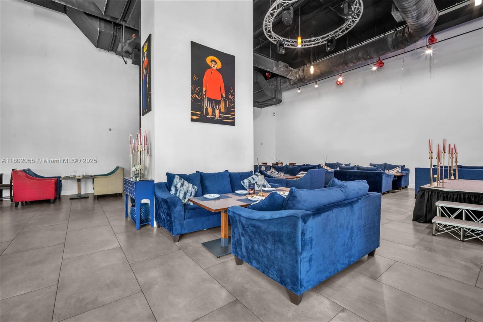   /   sq. ft. $ 2025-10-01 0 foto