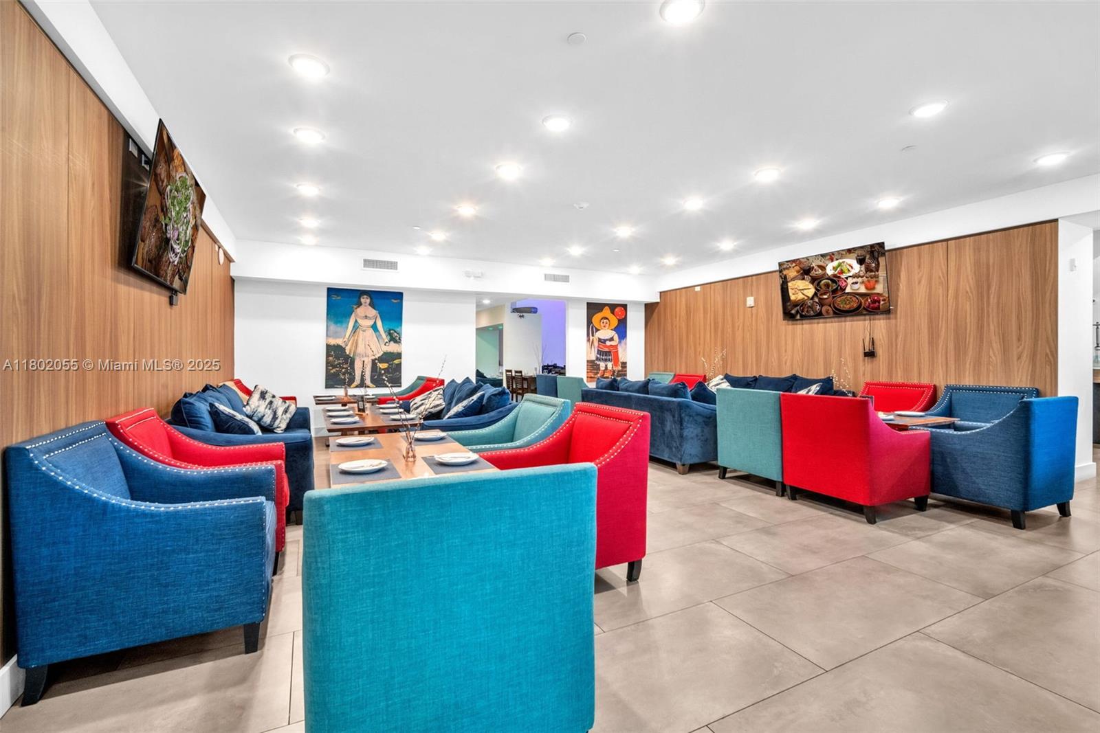   /   sq. ft. $ 2025-10-01 0 foto