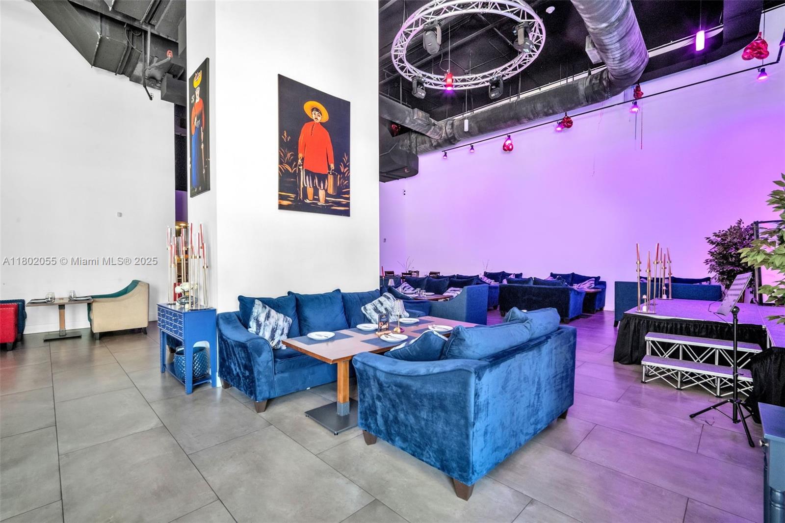   /   sq. ft. $ 2025-10-01 0 foto