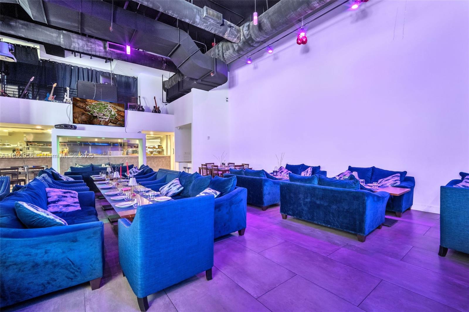   /   sq. ft. $ 2025-10-01 0 foto