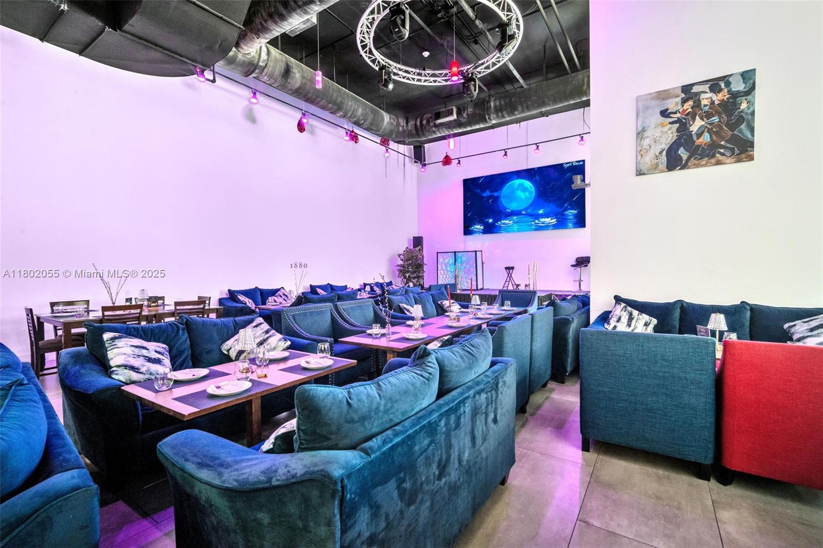   /   sq. ft. $ 2025-10-01 0 foto