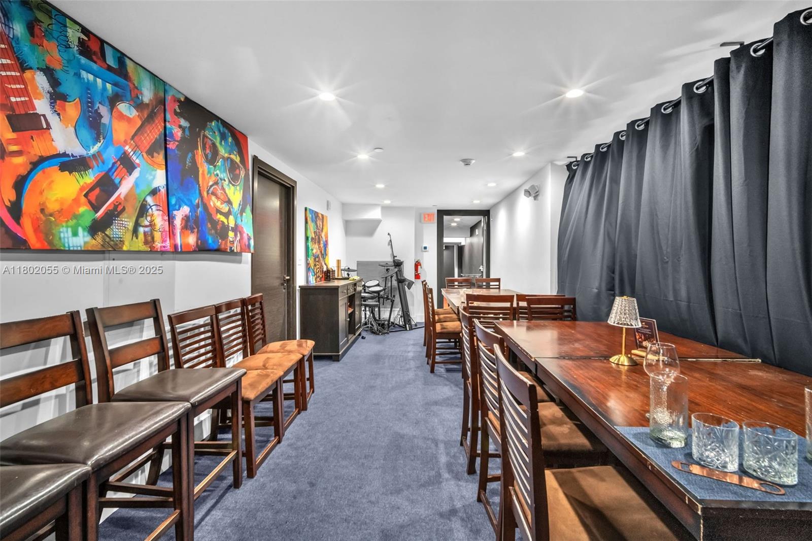   /   sq. ft. $ 2025-10-01 0 foto