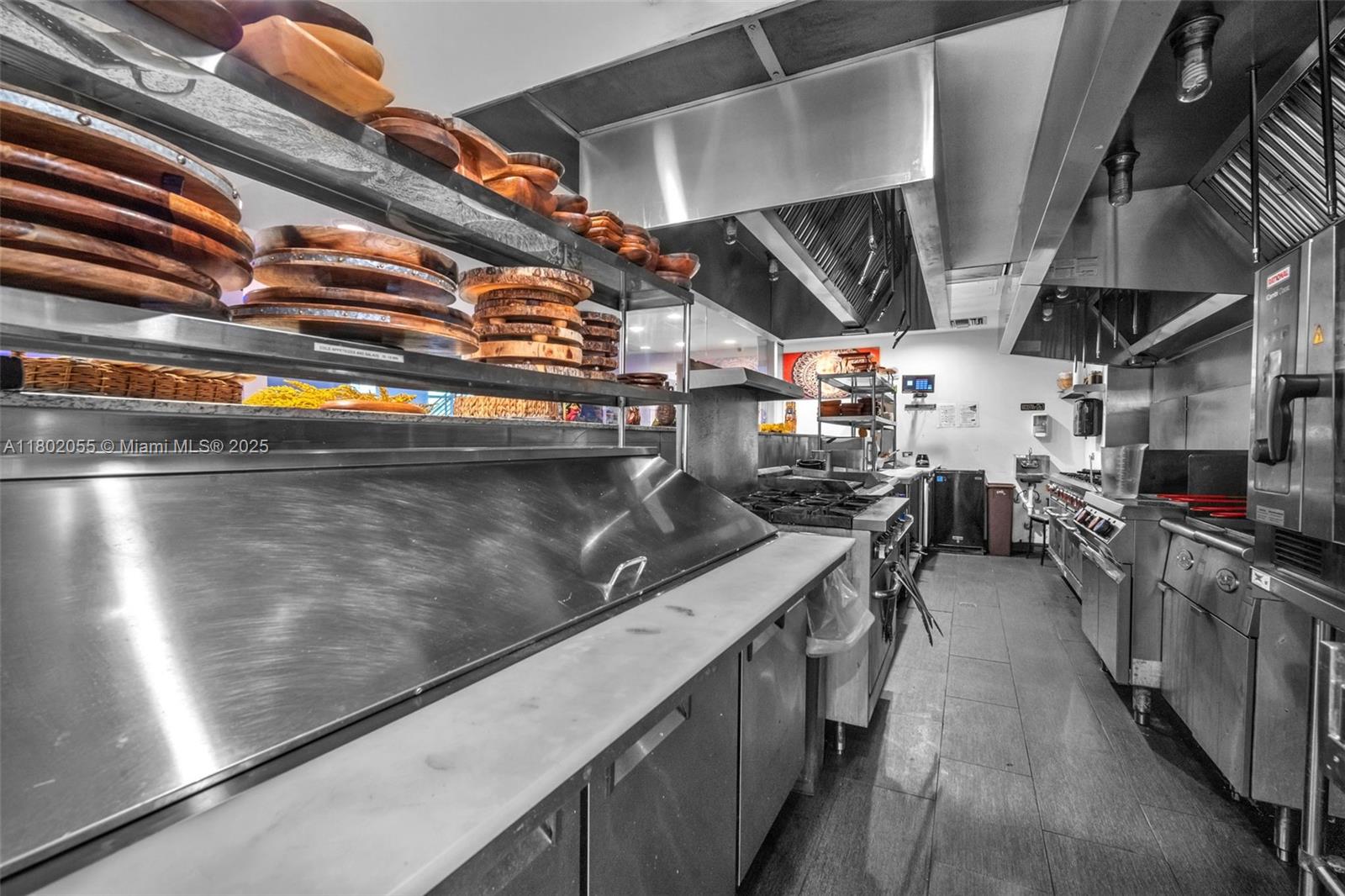   /   sq. ft. $ 2025-10-01 0 foto