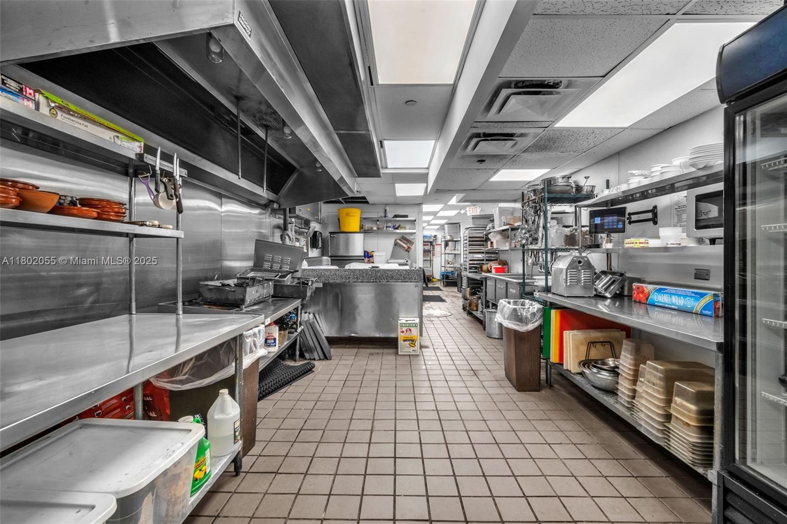   /   sq. ft. $ 2025-10-01 0 foto