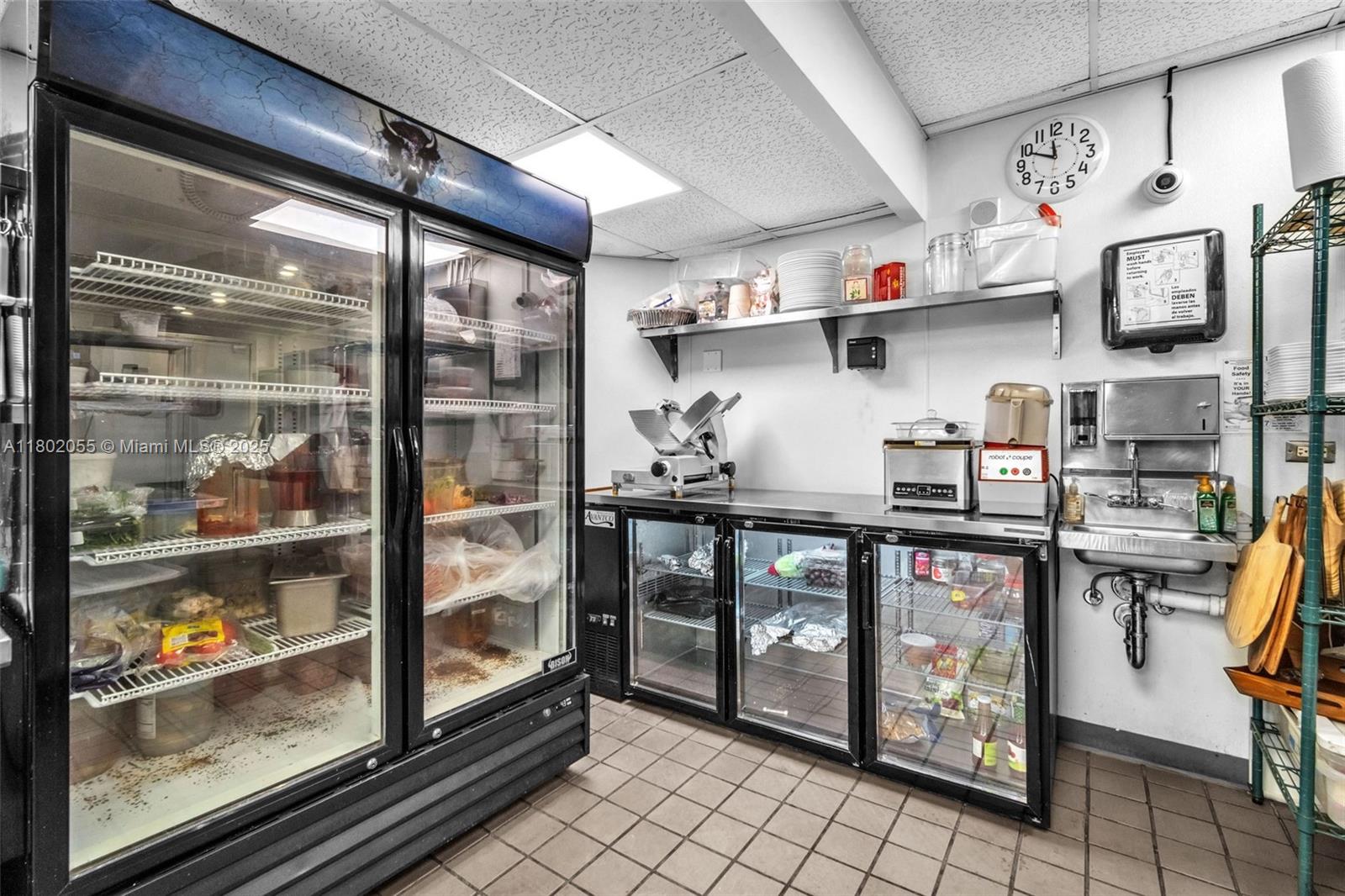   /   sq. ft. $ 2025-10-01 0 foto