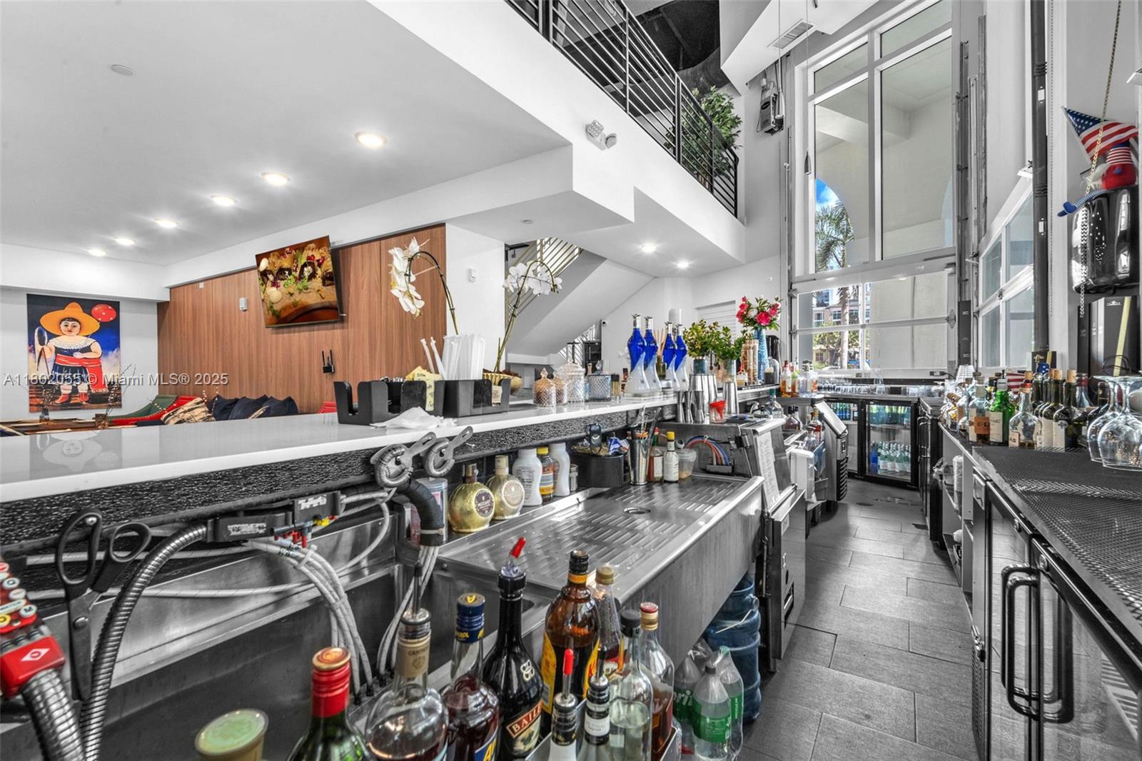   /   sq. ft. $ 2025-10-01 0 foto