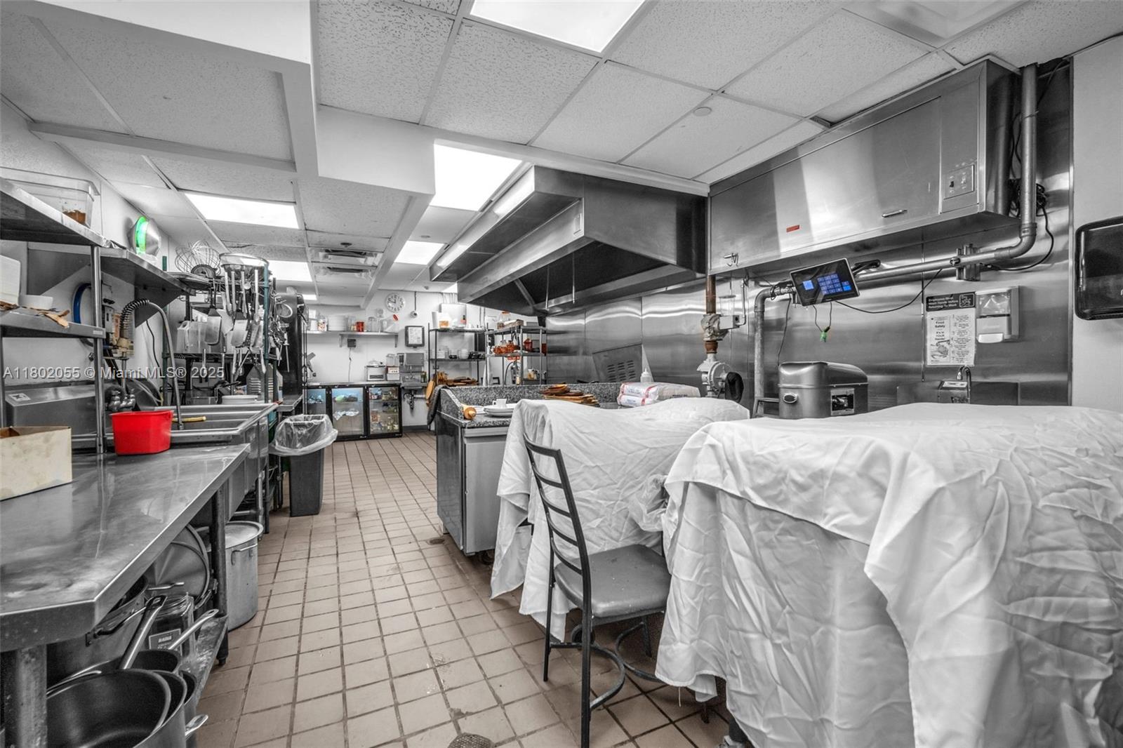   /   sq. ft. $ 2025-10-01 0 foto