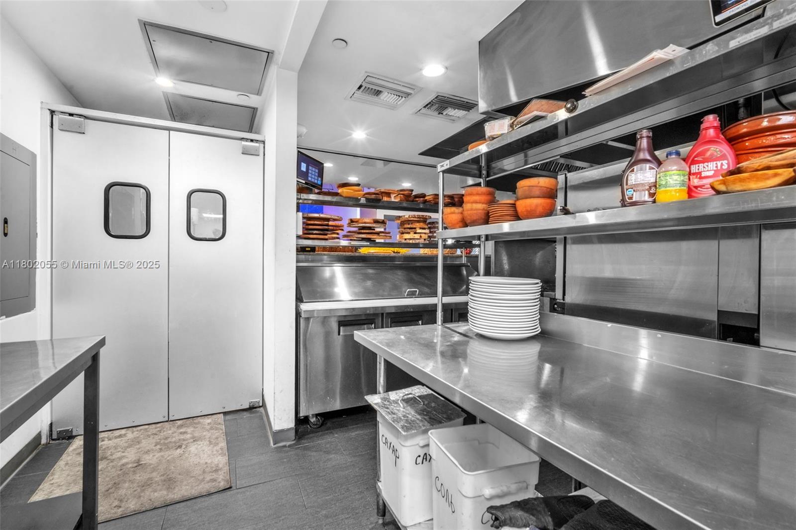   /   sq. ft. $ 2025-10-01 0 foto