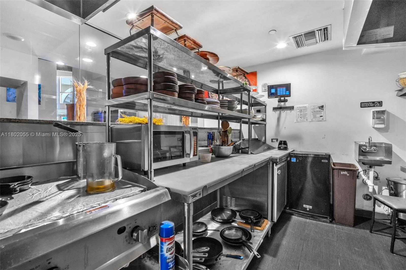   /   sq. ft. $ 2025-10-01 0 foto