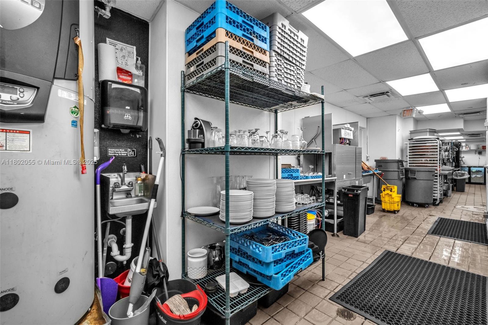   /   sq. ft. $ 2025-10-01 0 foto