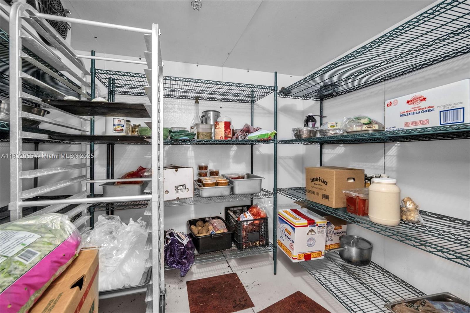   /   sq. ft. $ 2025-10-01 0 foto