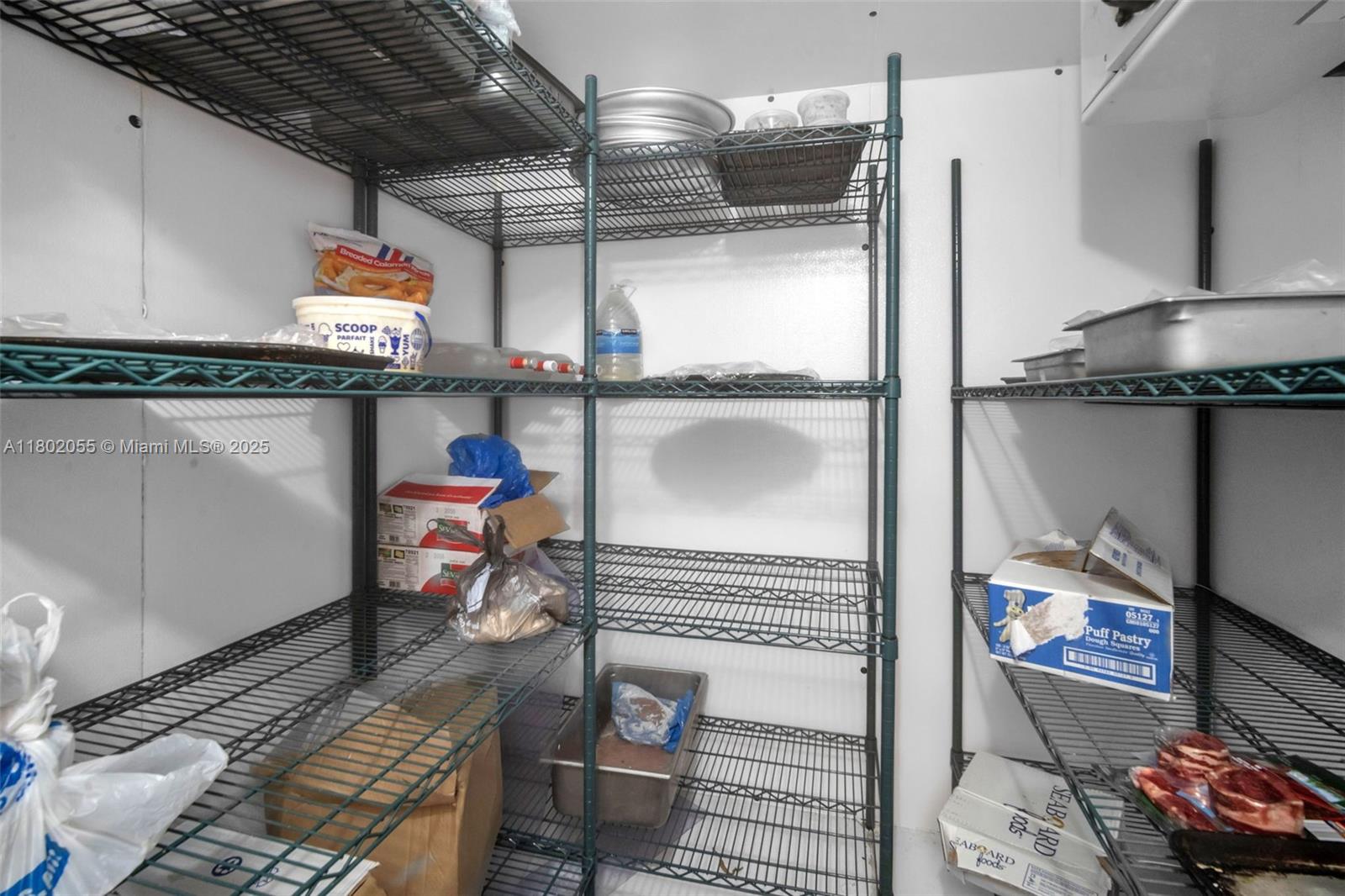   /   sq. ft. $ 2025-10-01 0 foto