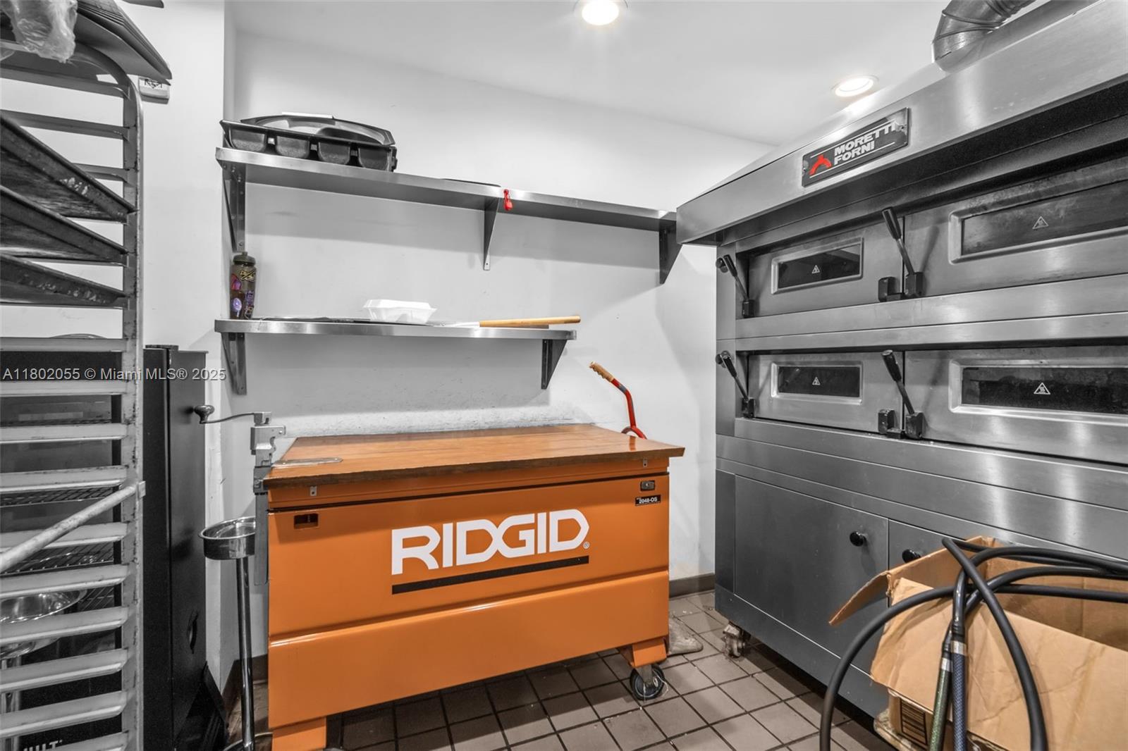   /   sq. ft. $ 2025-10-01 0 foto