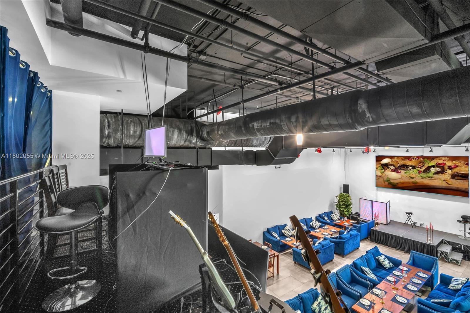   /   sq. ft. $ 2025-10-01 0 foto