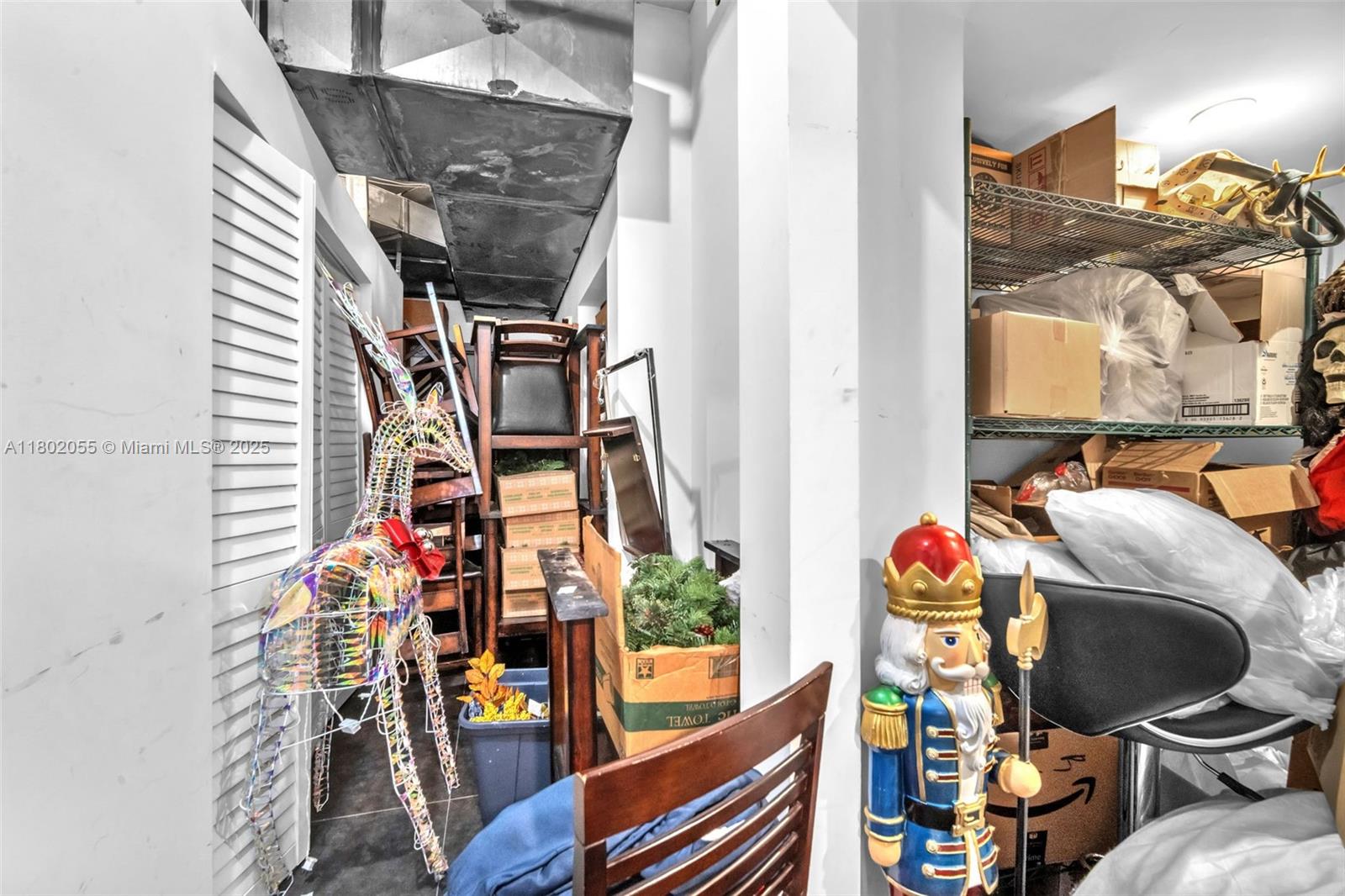   /   sq. ft. $ 2025-10-01 0 foto