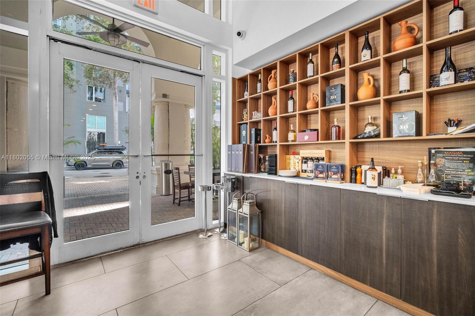   /   sq. ft. $ 2025-10-01 0 foto