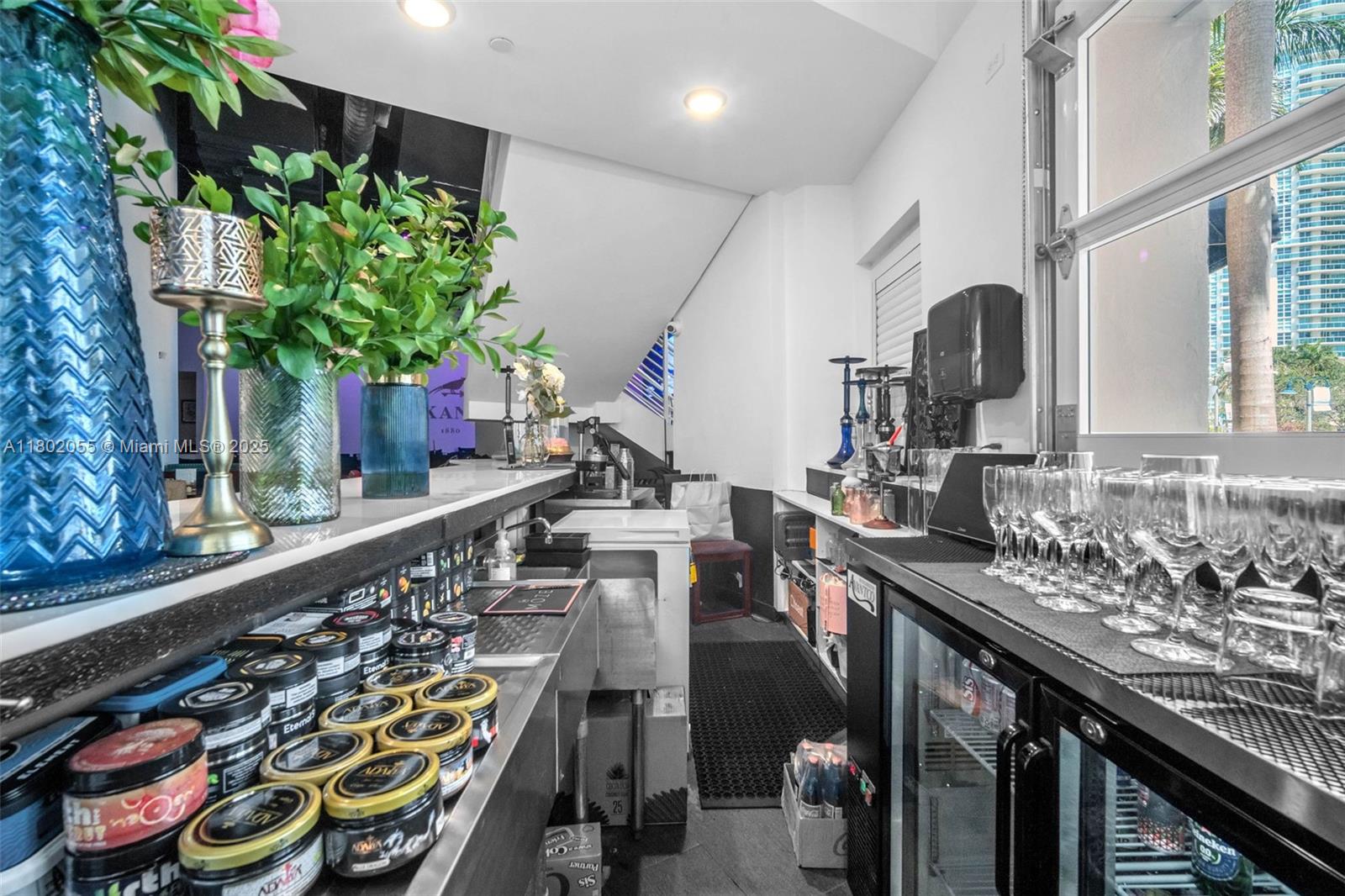   /   sq. ft. $ 2025-10-01 0 foto