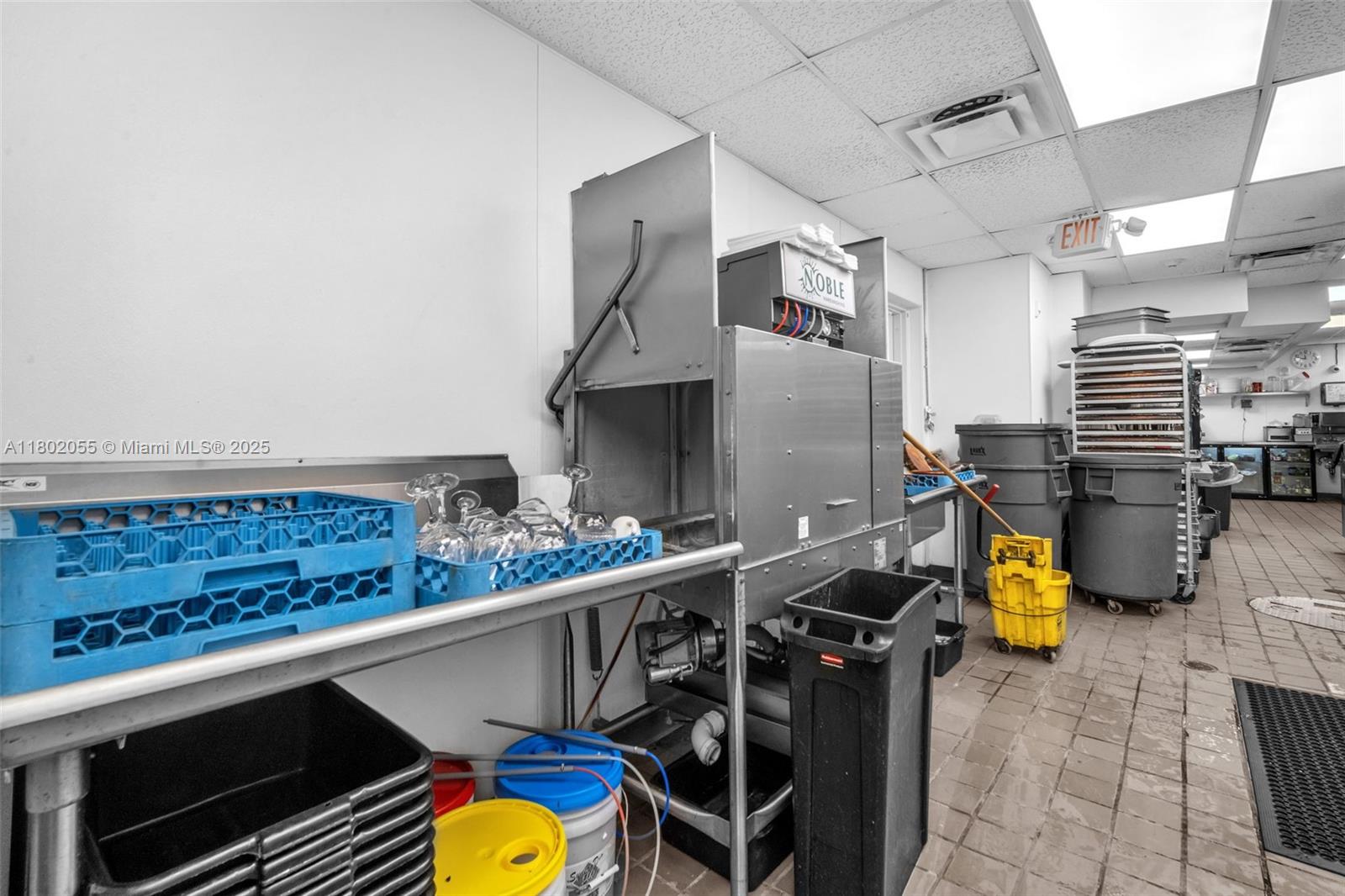   /   sq. ft. $ 2025-10-01 0 foto