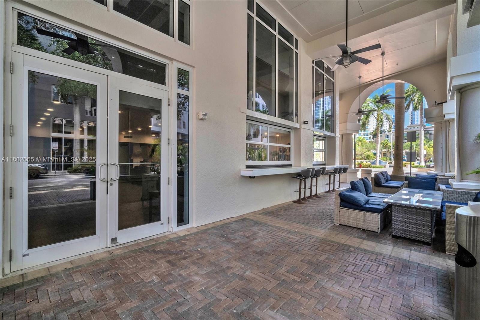   /   sq. ft. $ 2025-10-01 0 foto