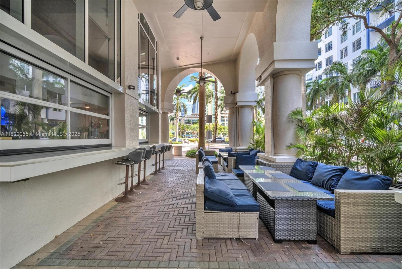   /   sq. ft. $ 2025-10-01 0 foto