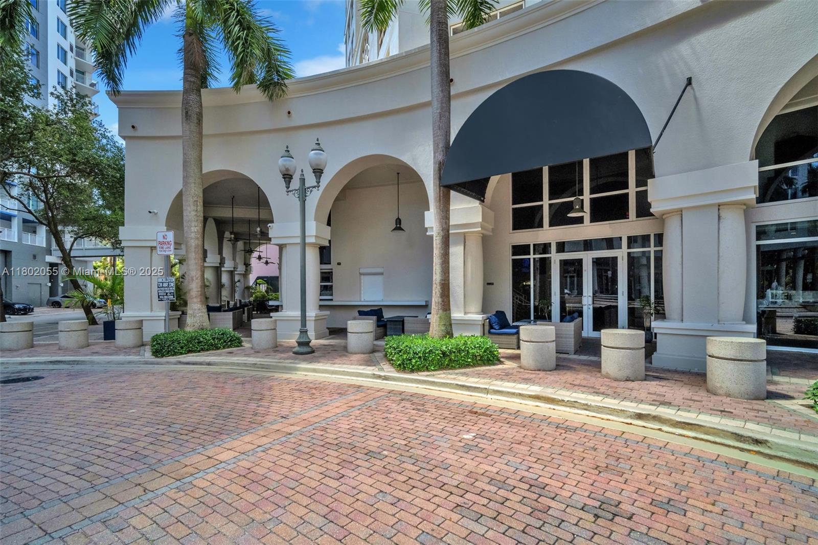   /   sq. ft. $ 2025-10-01 0 foto